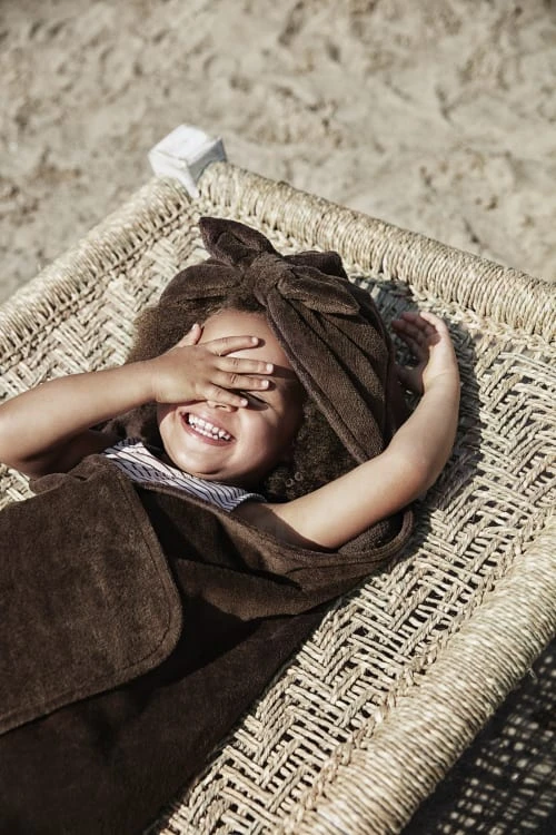 Elodie Details Cape De Bain Avec Noeud Marron 2 Elodie Details Cape De Bain Avec Noeud Marron – Image 2