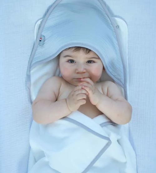 SEVIRA KIDS Cape De Bain En Gaze De Coton Taille Unique 2 SEVIRA KIDS Cape De Bain En Gaze De Coton Taille Unique – Image 2