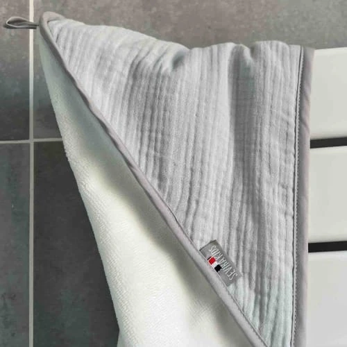 SEVIRA KIDS Cape De Bain En Gaze De Coton Taille Unique 3 SEVIRA KIDS Cape De Bain En Gaze De Coton Taille Unique – Image 3