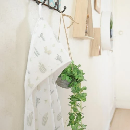 Little Crevette Cape De Bain Verte Coton Bio 75x75 Cm 2 Little Crevette Cape De Bain Verte Coton Bio 75x75 Cm – Image 2