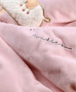 Noukie's Couverture En Veloudoux Rose Lama Sacha (75x 100 Cm) -Bloom-boutique couverture en veloudoux rose lama sacha 75x 100 cm 4