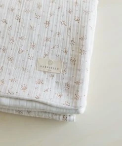 Gabrielle Paris Couverture Ouatinée En Gaze De Coton Bio à Motifs Crème -Bloom-boutique couverture ouatinee en gaze de coton bio a motifs creme 2