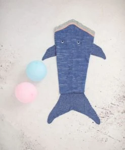 Crochetts Couverture Requin Bleu 70X140 Cm -Bloom-boutique couverture requin bleu 70x140 cm 4