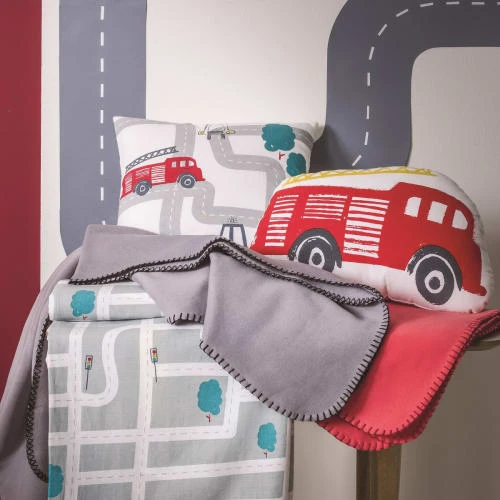 FUTURE HOME Lot 2 Plaids Gris Et Rouge Polyester 130x150cm 2 FUTURE HOME Lot 2 Plaids Gris Et Rouge Polyester 130x150cm – Image 2